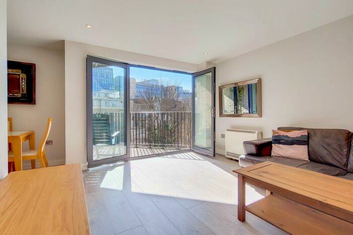 2 Bedroom Flat To Rent In William Road, London, NW1