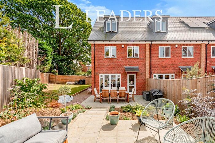 4 Bedroom End Of Terrace House To Rent In Hares Hill Close, Old Wickhurst Lane, RH12