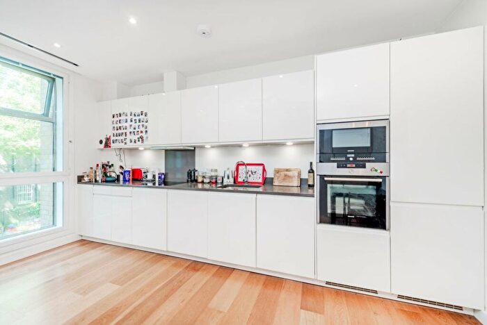 2 Bedroom Apartment To Rent In Highbury Crescent, Highbury, London, N5