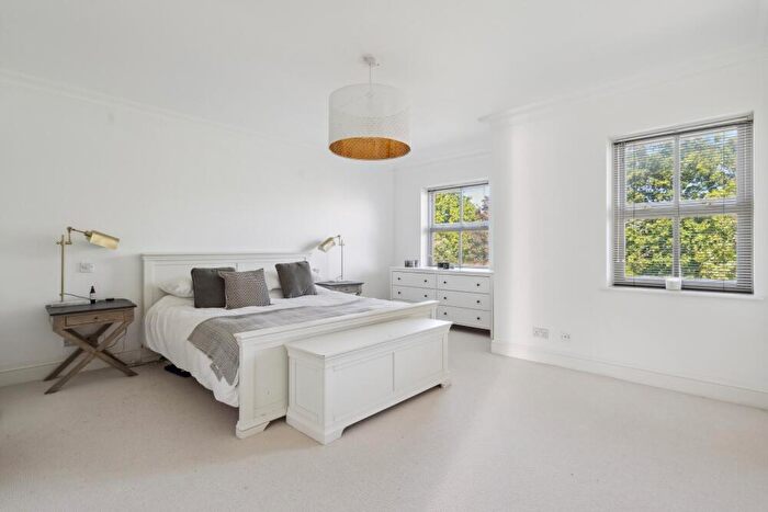 5 Bedroom Detached House For Sale In Ray Mill Road East, Maidenhead, SL6