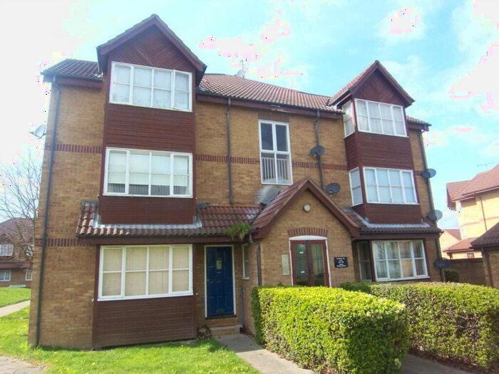 Flat To Rent In Frobisher Road, Erith, DA8