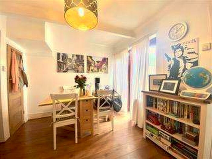 2 Bedroom Cottage To Rent In Dean Road, Hampton, TW12