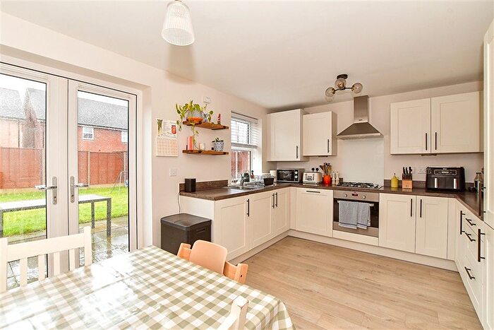 3 Bedroom Semi-detached House For Sale In Gurr Close, Staplehurst, Tonbridge, Kent, TN12