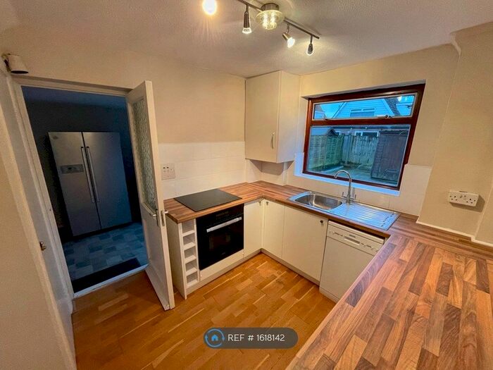 3 Bedroom Semi-Detached House To Rent In Wensleydale Close, Liverpool, L31