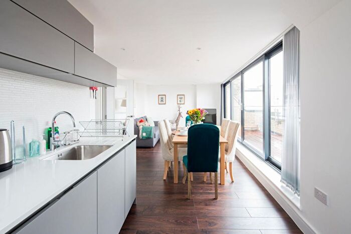 2 Bedroom Flat To Rent In East Ferry Road - /F/F, Isle Of Dogs, E14