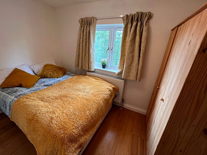 8 Bedroom Terraced House To Rent In Green Lane, Edgware, HA8