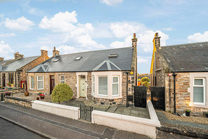 3 Bedroom Semi-detached Villa For Sale In Viewforth Gardens, Kirkcaldy, KY1