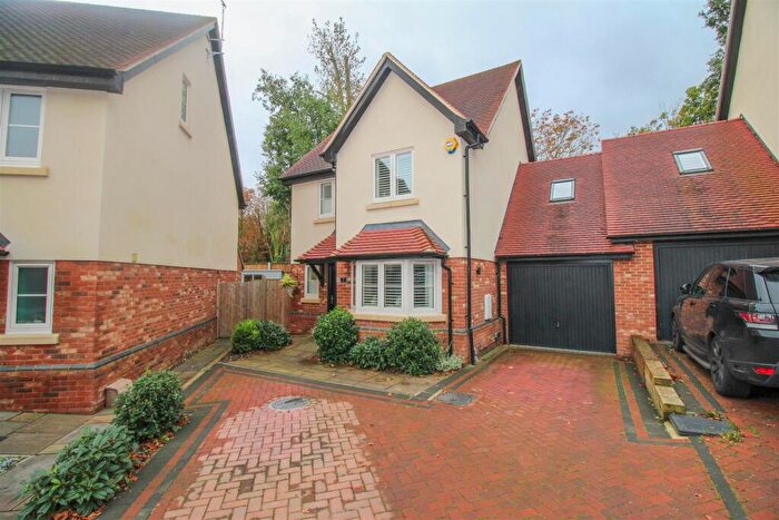 5 Bedroom Detached House For Sale In Deerbrook Place, Old Harlow, CM17