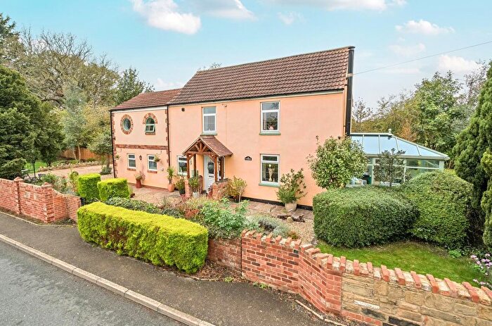 4 Bedroom Cottage For Sale In Broad Lane, Sykehouse, DN14