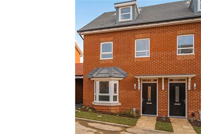 3 Bedroom Semi Detached House To Rent In Bedroom Semi Detached House In Fox Lane, Sturry, CT2