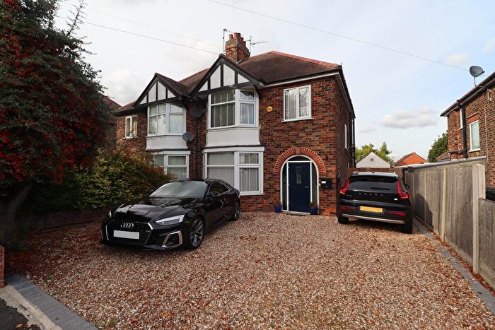 3 Bedroom Semi-Detached House For Sale In Longdales Road, Lincoln, LN2