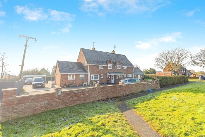 4 Bedroom Semi-Detached House For Sale In Peddars Lane, Stanbridge, Leighton Buzzard, Bedfordshire, LU7