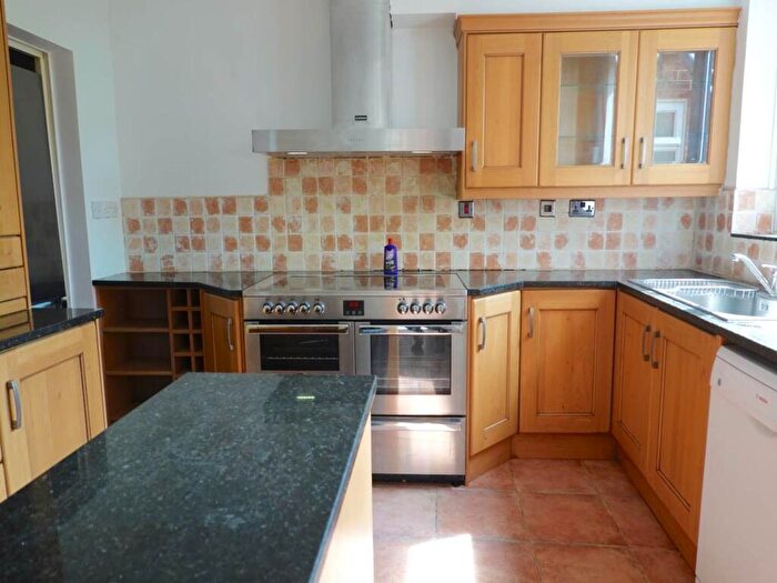 4 Bedroom Semi-Detached House To Rent In Newmarket Road, Cambridge, CB5