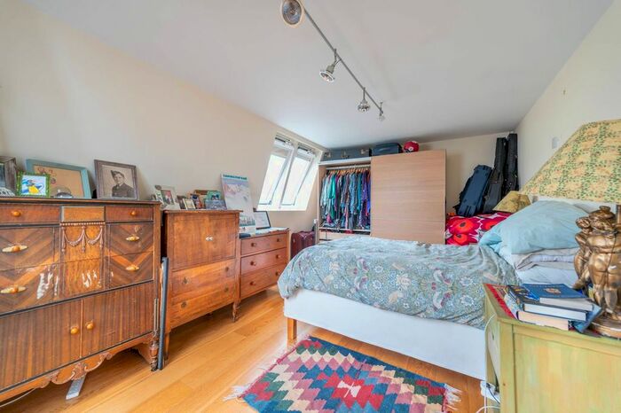 2 Bedroom Mews To Rent In Golden Cross Mews, Portobello, London, W11