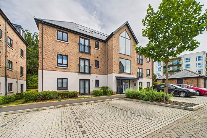 2 Bedroom Flat To Rent In Johnstone Close, Bracknell, Berkshire, RG12