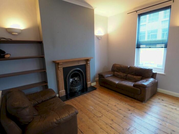 2 Bedroom Flat To Rent In Jameson Street, Hull, HU1