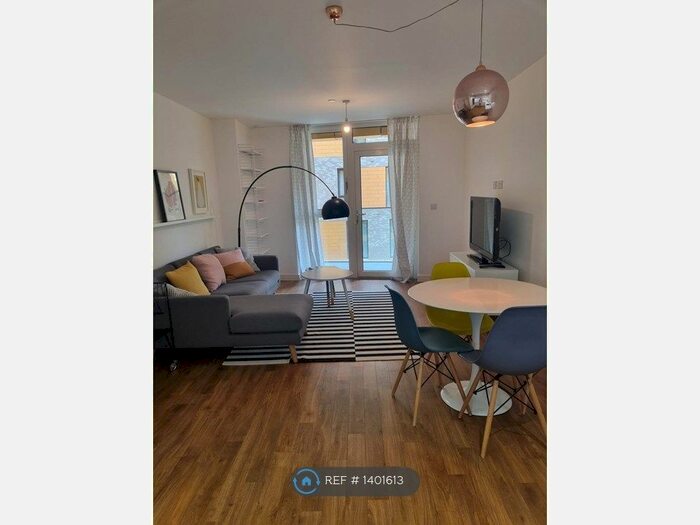 2 Bedroom Flat To Rent In Loop Court, London, SE10