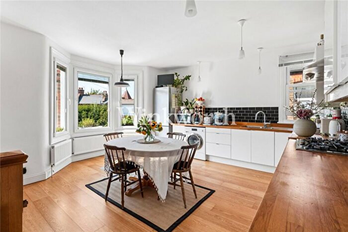 2 Bedroom Apartment For Sale In Westbury Avenue, London, N22
