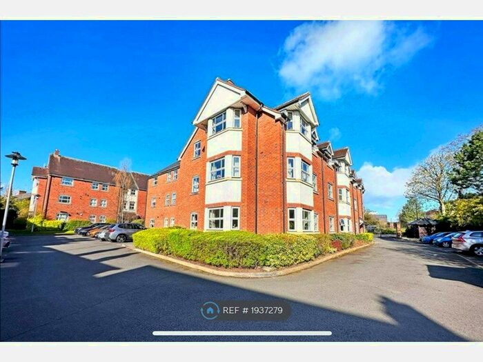 3 Bedroom Flat To Rent In Fazeley Close, Solihull, B91