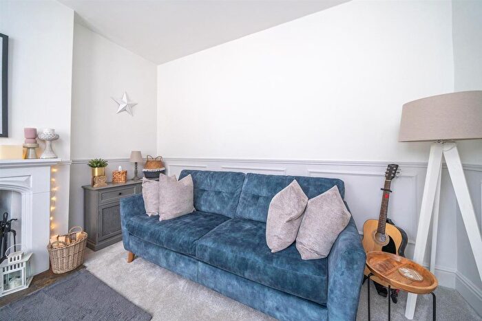 3 Bedroom End Terrace House For Sale In Brooklands, Buxton, SK17