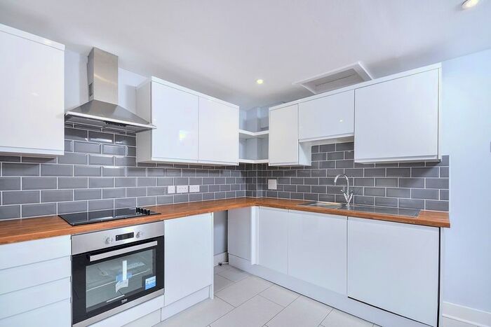 2 Bedroom Flat To Rent In Bower Terrace, Maidstone, Kent, ME16