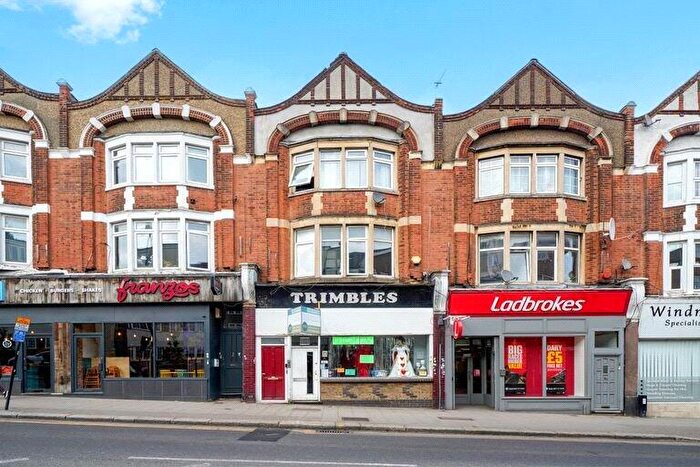 2 Bedroom Apartment To Rent In Windmill Hill, Enfield, EN2