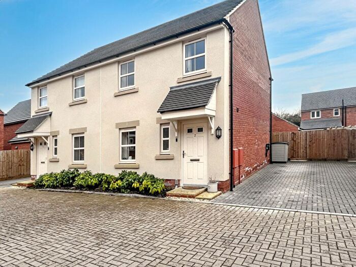 3 Bedroom Semi-Detached House For Sale In Smithy Close, Blunsdon, Swindon, SN26