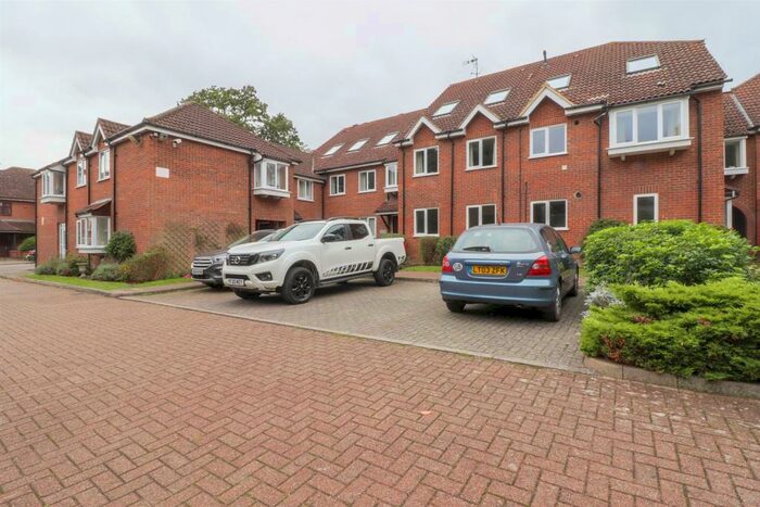 2 Bedroom Apartment To Rent In Gilliflower House, Yewlands, Hoddesdon, EN11