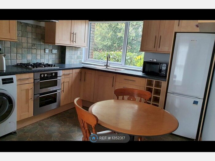 2 Bedroom Flat To Rent In West Fryerne, Reading, RG30