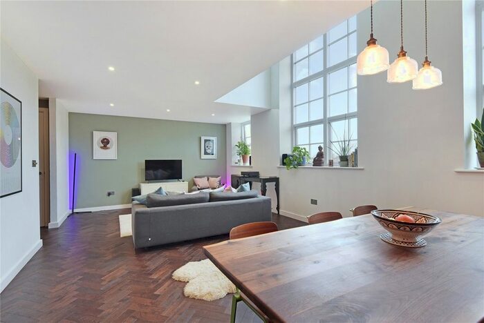 2 Bedroom Flat To Rent In Enfield Road, London, N1