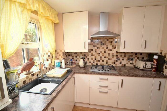 3 Bedroom End Of Terrace House For Sale In The Mistal, Thackley, BD10