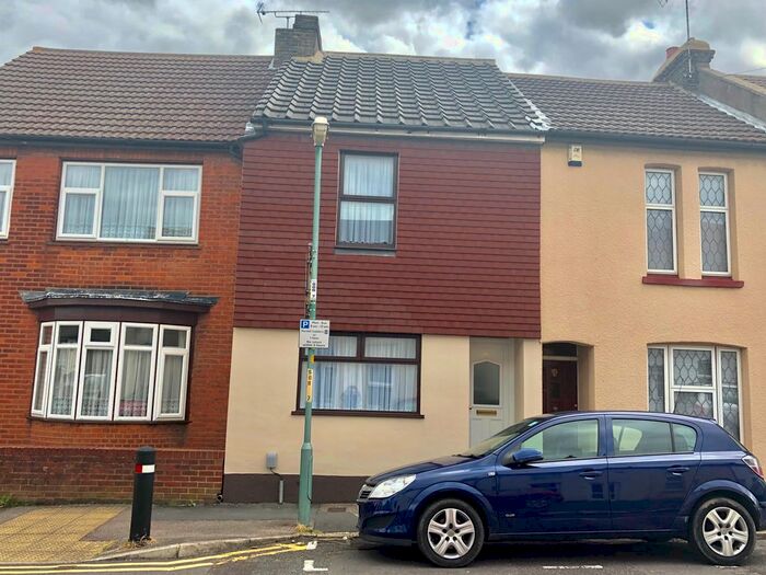 3 Bedroom Terraced House To Rent In Shakespeare Road, Gillingham, ME7