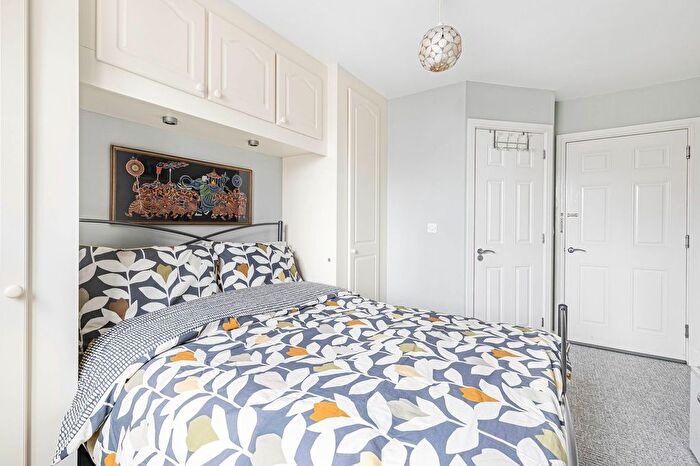 2 Bedroom Flat For Sale In Masons Hill, Bromley, BR2