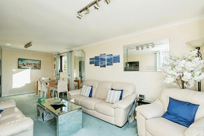 2 Bedroom Flat For Sale In Clifford Road, Bexhill-On-Sea, TN40
