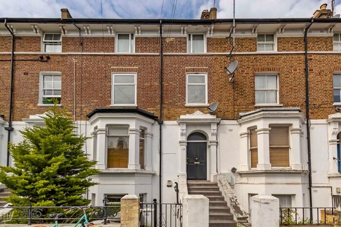 2 Bedroom Flat To Rent In Oaklands Grove, London, W12