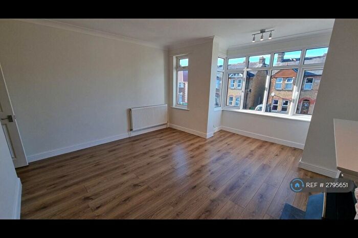 2 Bedroom Maisonette To Rent In Alton Court, Slough, SL3