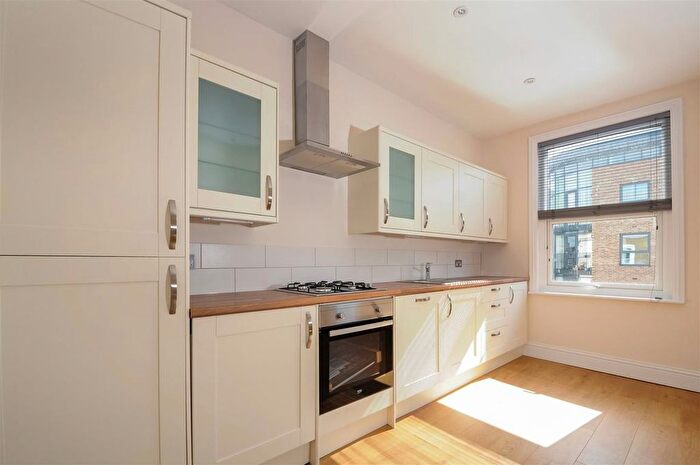 2 Bedroom Flat To Rent In Tooting High Street, Tooting, SW17
