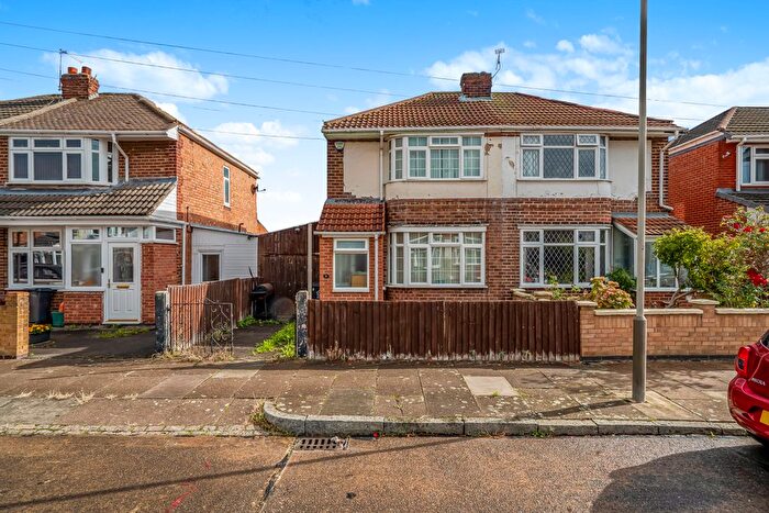 3 Bedroom Semi-Detached House For Sale In Brackenthwaite, Leicester, LE4