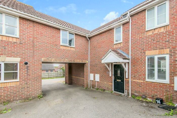 3 Bedroom Link Detached House To Rent In Kingfisher Drive, Harwich, CO12