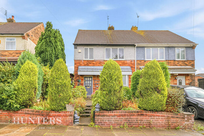 3 Bedroom Semi-Detached House For Sale In Oakcliffe Road, Rochdale, OL12