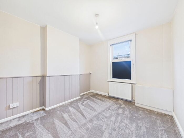 2 Bedroom Flat To Rent In Great Western Road, Gloucester, GL1