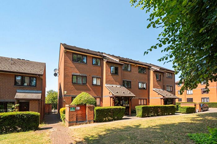 1 Bedroom Flat For Sale In Limetree Walk, Tooting, London, SW17