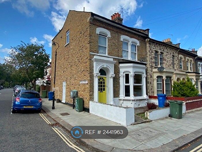 1 Bedroom Flat To Rent In Gowlett Road, London, SE15