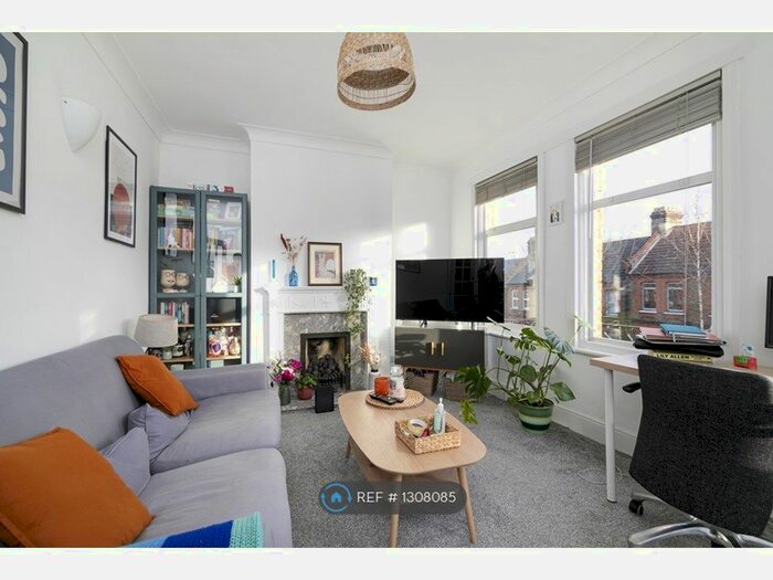 2 Bedroom Flat To Rent In Mersey Road, London, E17