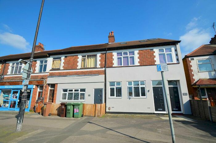 1 Bedroom Flat To Rent In North Cheam, Surrey, SM3