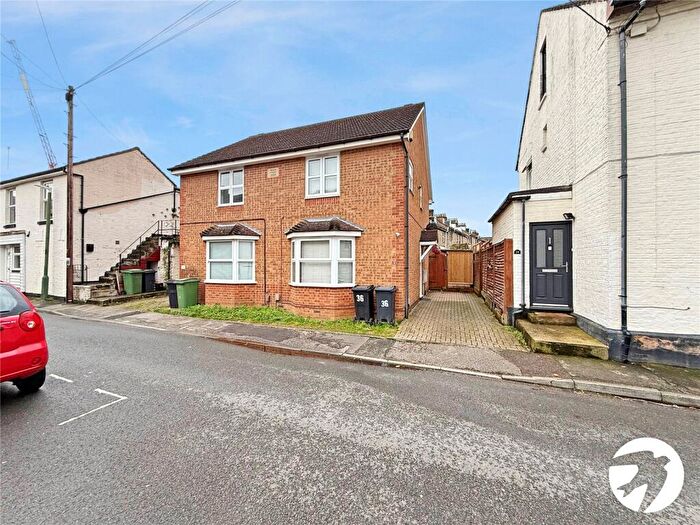 2 Bedroom Semi Detached House To Rent In Thornhill Place, Maidstone, Kent, ME14