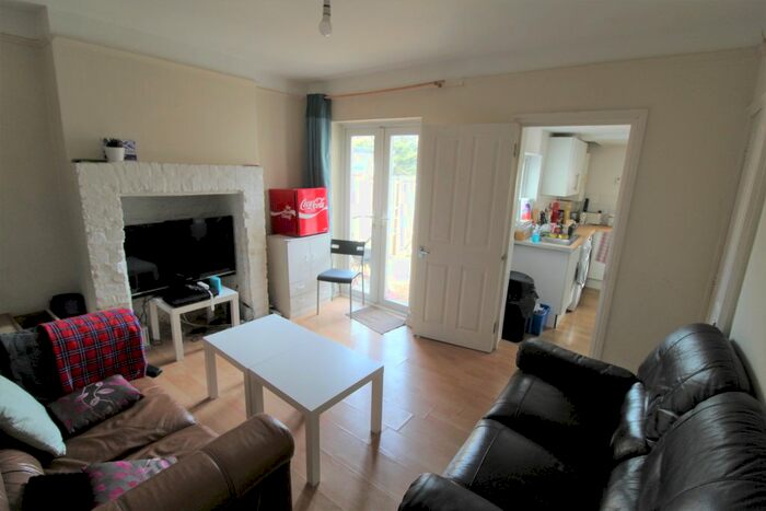 4 Bedroom Semi-Detached House To Rent In Weston Road, Guildford, GU2