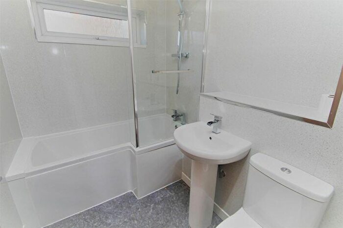1 Bedroom Flat To Rent In Queen Alexandra Road, High Wycombe, HP11