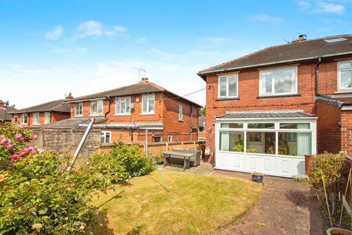 3 Bedroom Semi-Detached House For Sale In Harthill Avenue, Gildersome, Leeds, LS27
