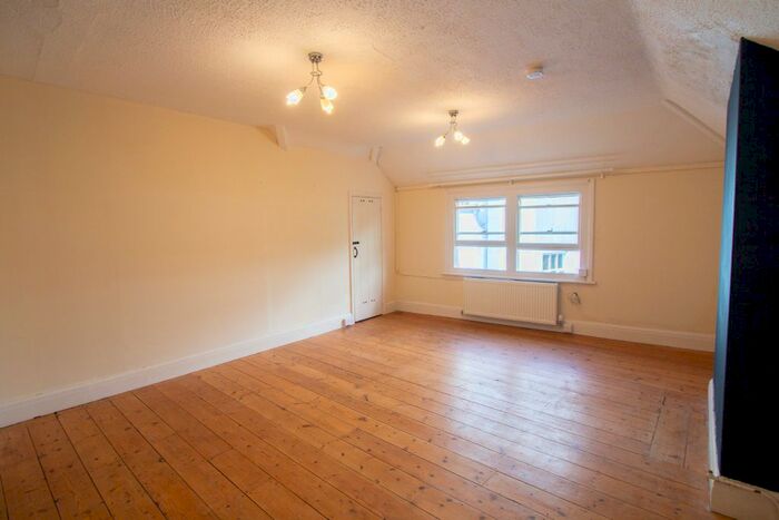 2 Bedroom Flat To Rent In Palace Yard, St. Ives, TR26